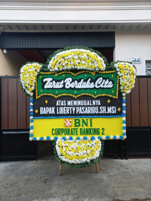 Papan Bunga Duka di Ranah Pesisir