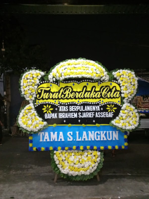 Papan Bunga Duka di Ranah Pesisir